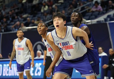 第16顺位归属开拓者！用天赋和努力握紧机遇，杨瀚森20岁生日登陆NBA